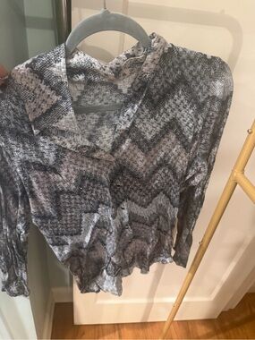 David Cline Black & Gray Chevron Button-Front Blouse